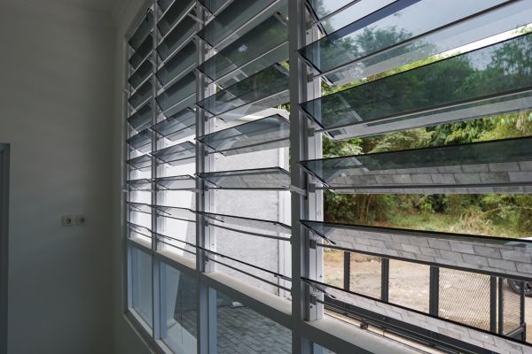 Cost of Jalousie Window Repair in Lake Worth