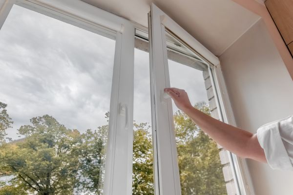 Cost of Vinyl Window Repair in Lake Worth
